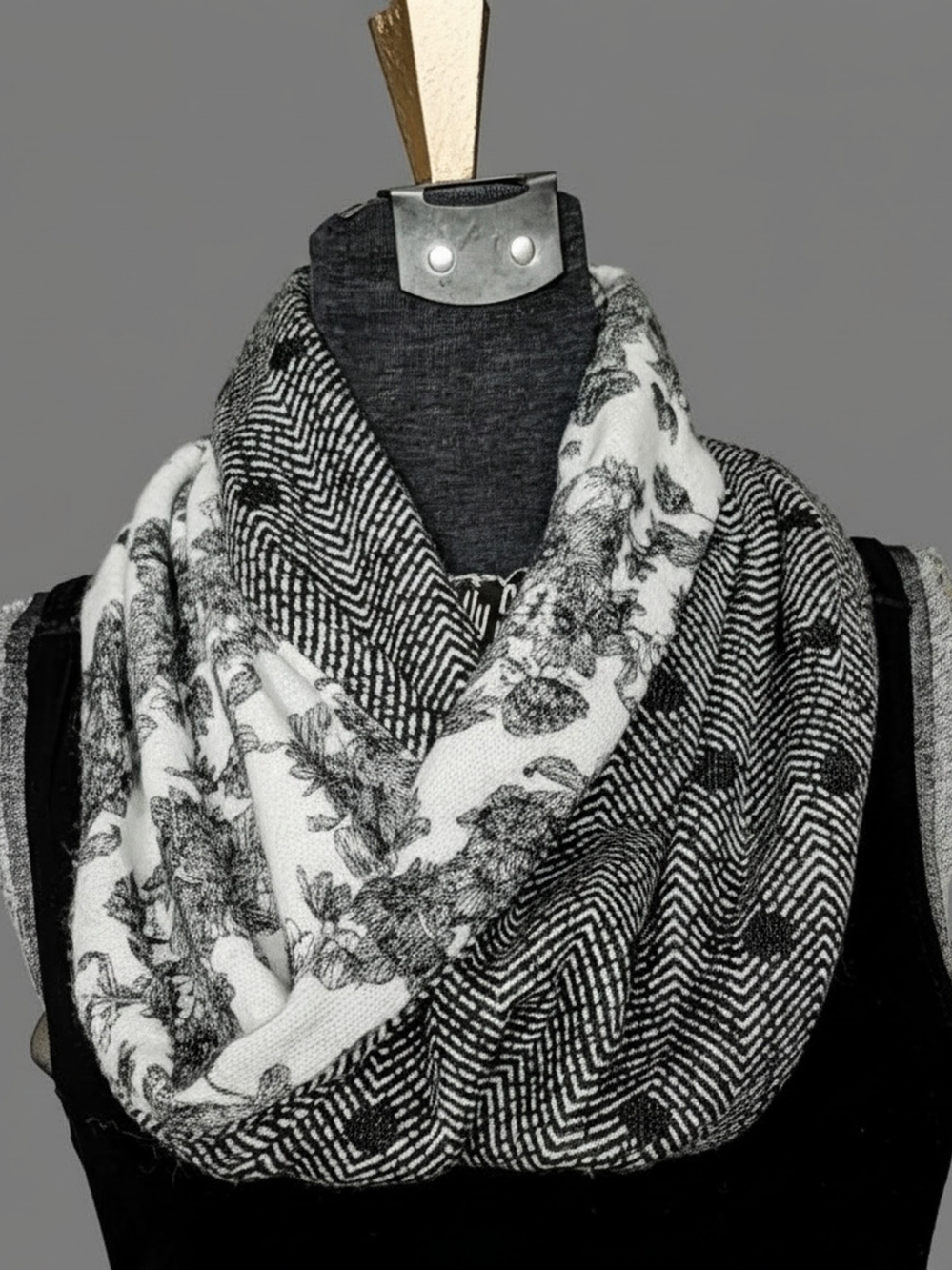 EUC 2014 Madison 88 By Anthropology Black & Cream Mixed Print Infinity Scarf
